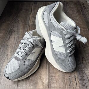 New Balance WRPD Gray and White Unisex Sneakers Womens’ 9.5